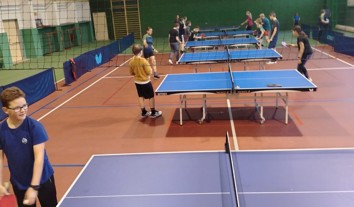Stolní tenis - rekreační hraní dětí a mládeže 6 až 19 let, doplňkový sport florbal (1x týdně)